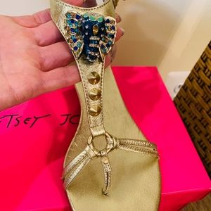 Elephant Betsey Johnson Leather Gold Sandals Size: 9